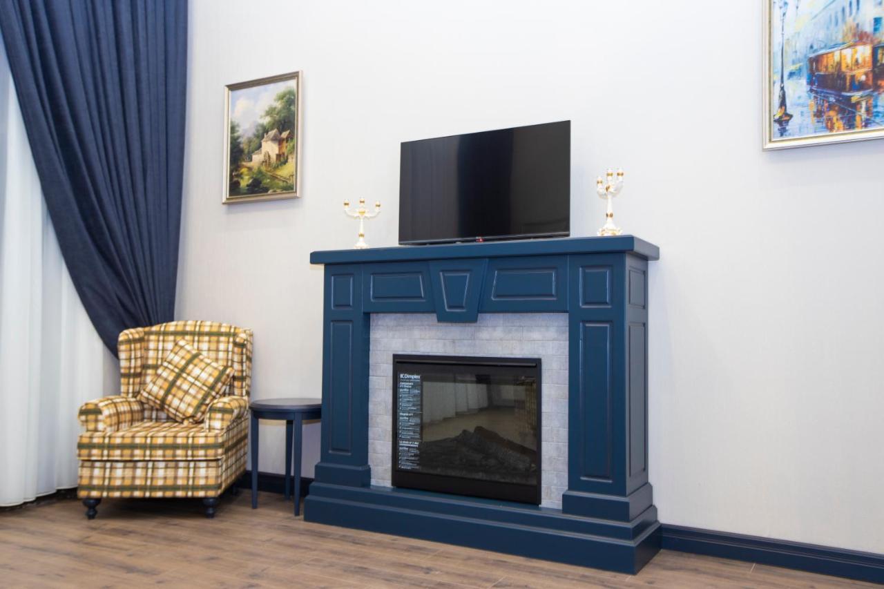 Macara Lake Park Quba Exterior photo A fireplace with a TV above it