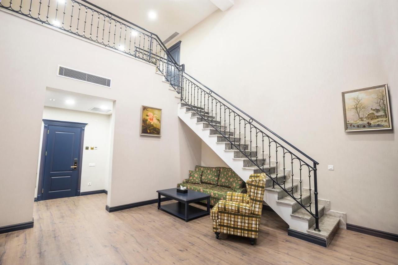 Macara Lake Park Quba Exterior photo A staircase in a house
