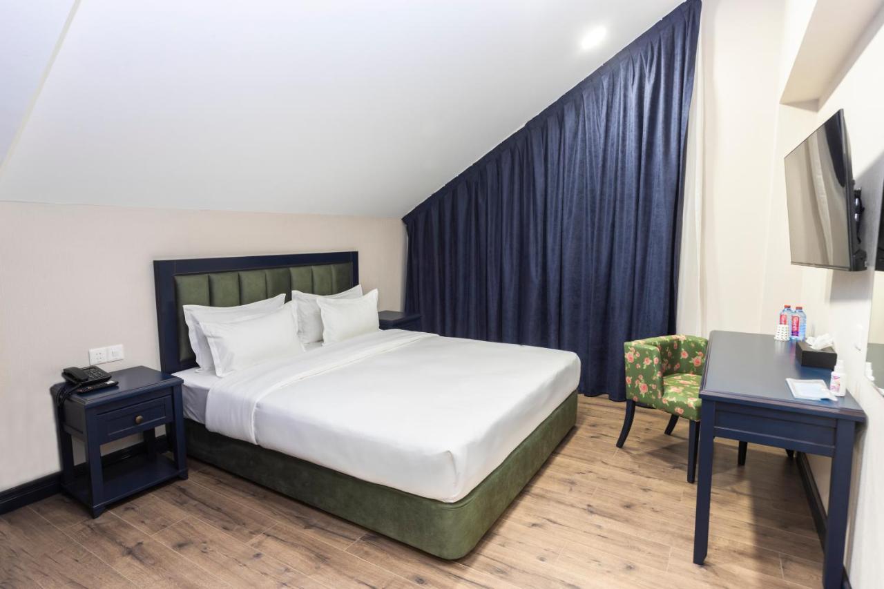 Macara Lake Park Quba Exterior photo A room at the hotel