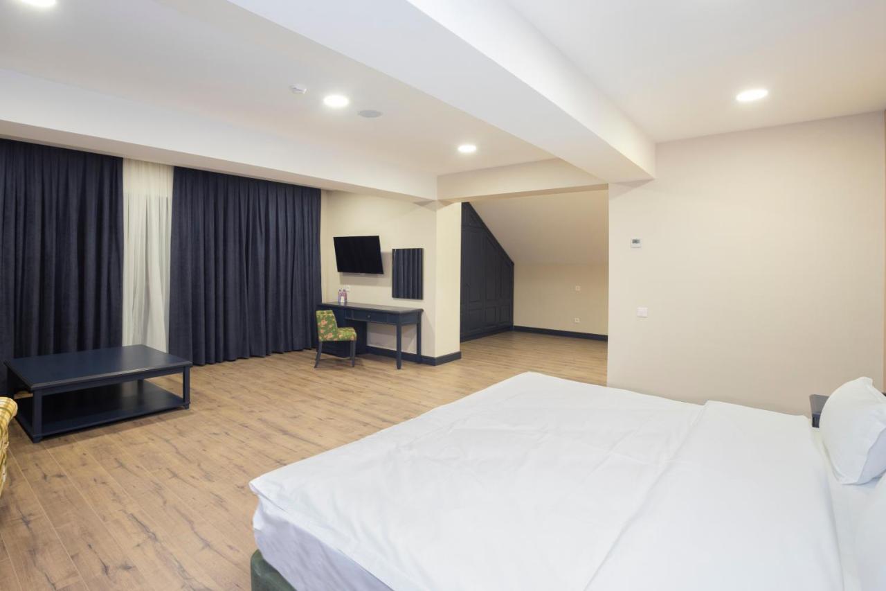 Macara Lake Park Quba Exterior photo A room at the hotel