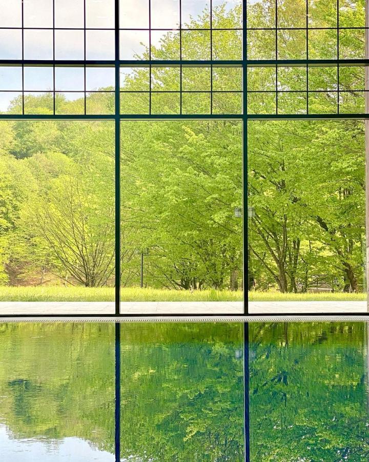 Macara Lake Park Quba Exterior photo A window with low-E glass