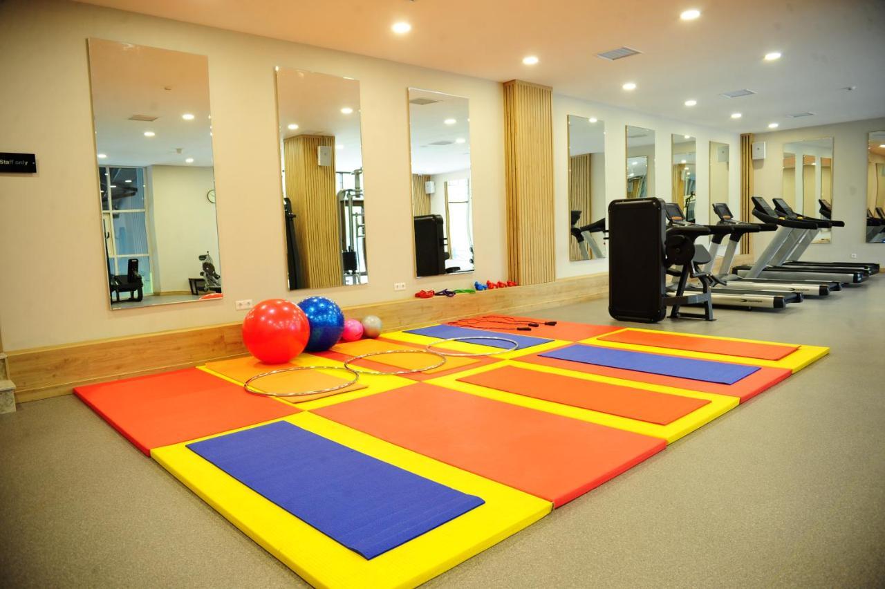 Macara Lake Park Quba Exterior photo A gym at the school