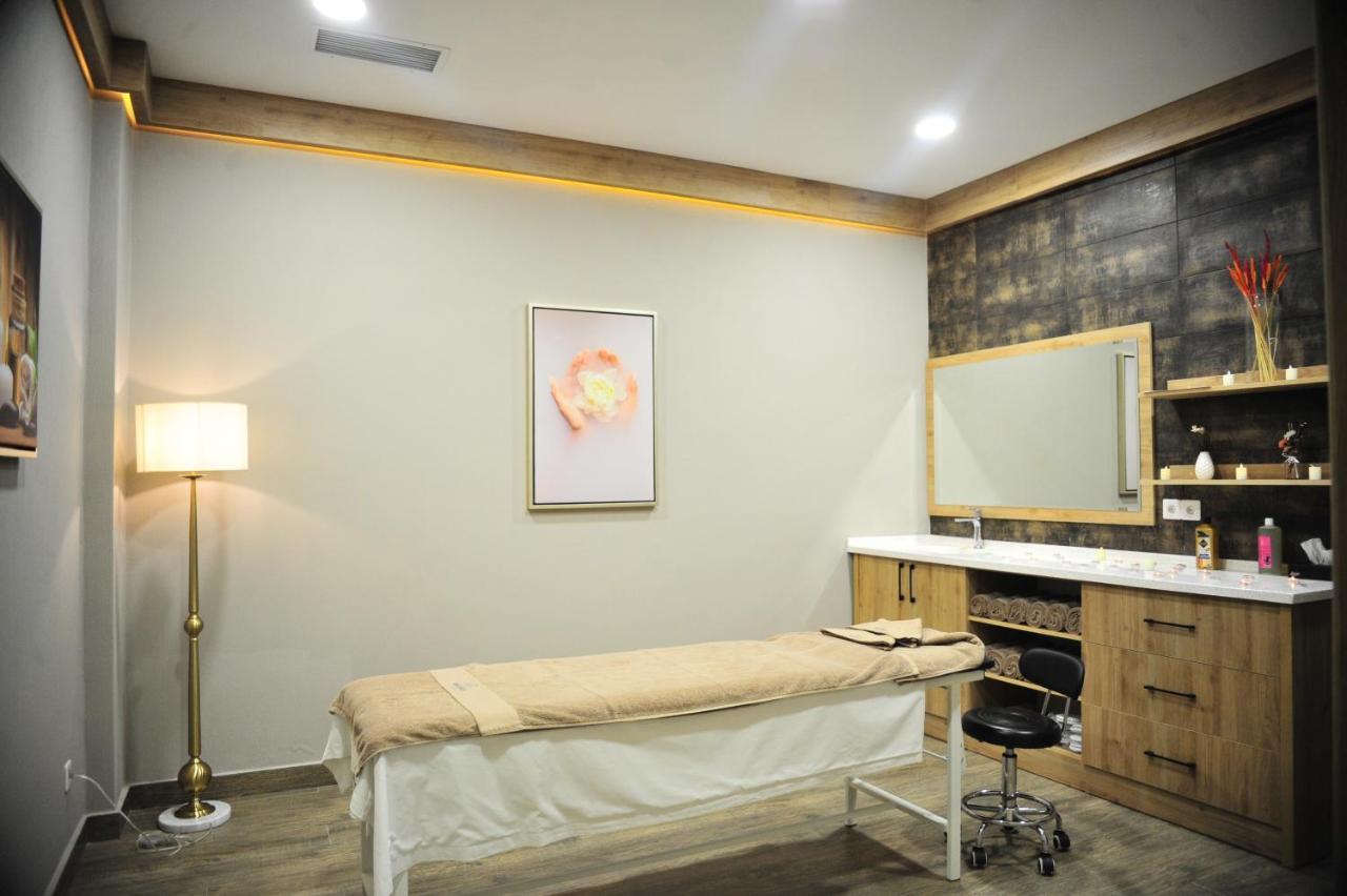 Macara Lake Park Quba Exterior photo A treatment room at a spa