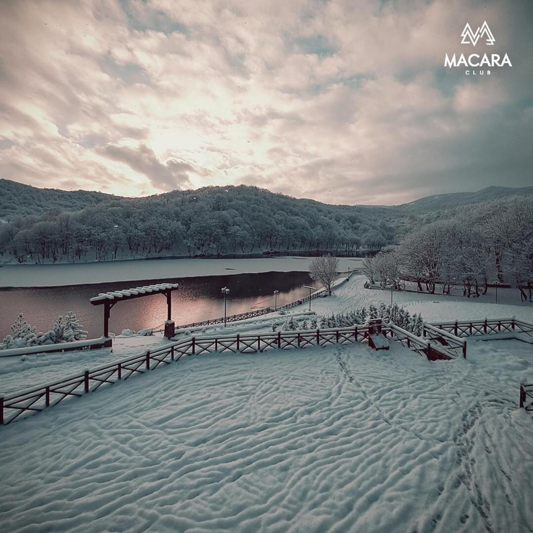 Macara Lake Park Quba Exterior photo The lake in winter