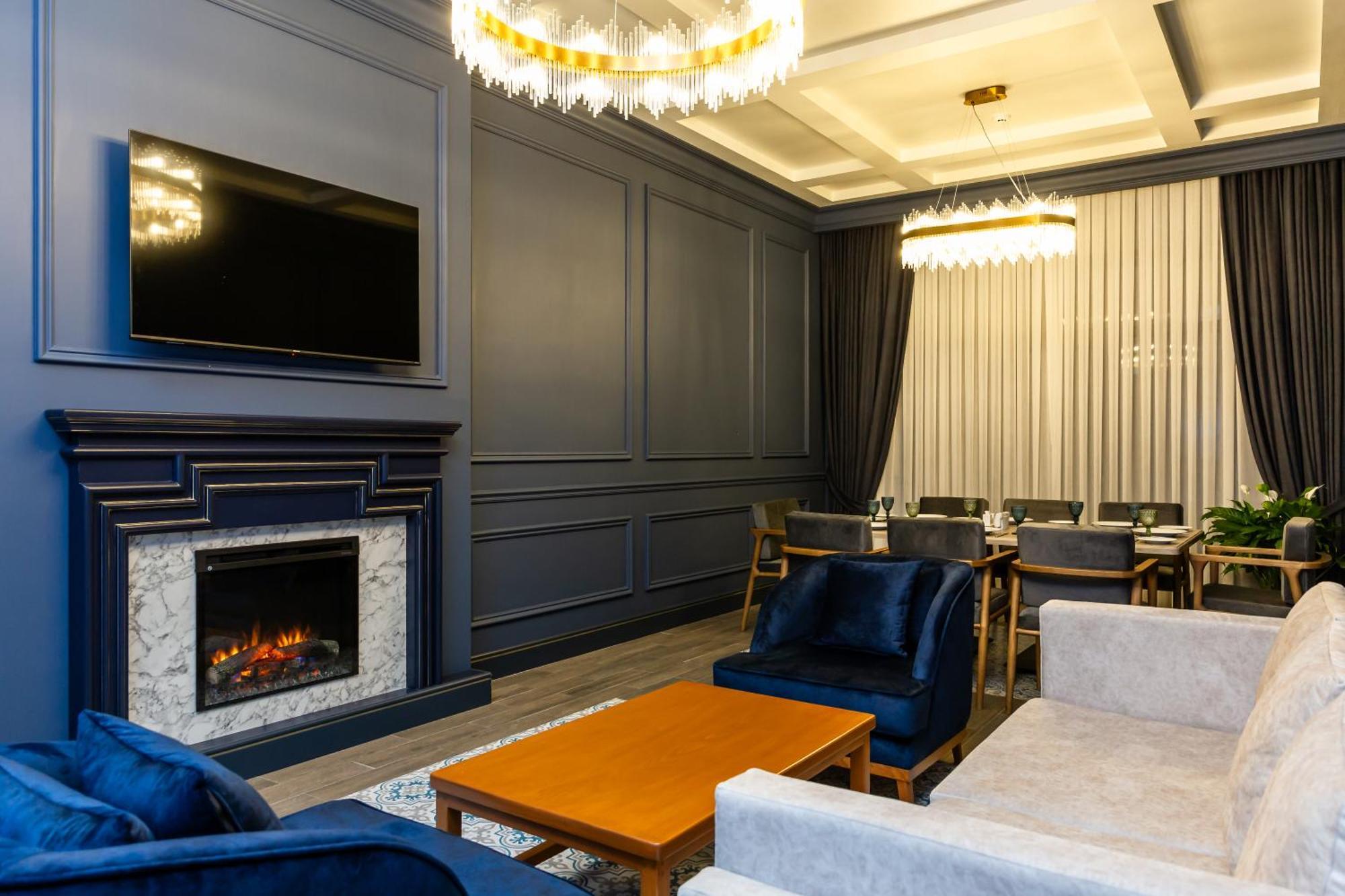 Macara Lake Park Quba Exterior photo A living room with a fireplace