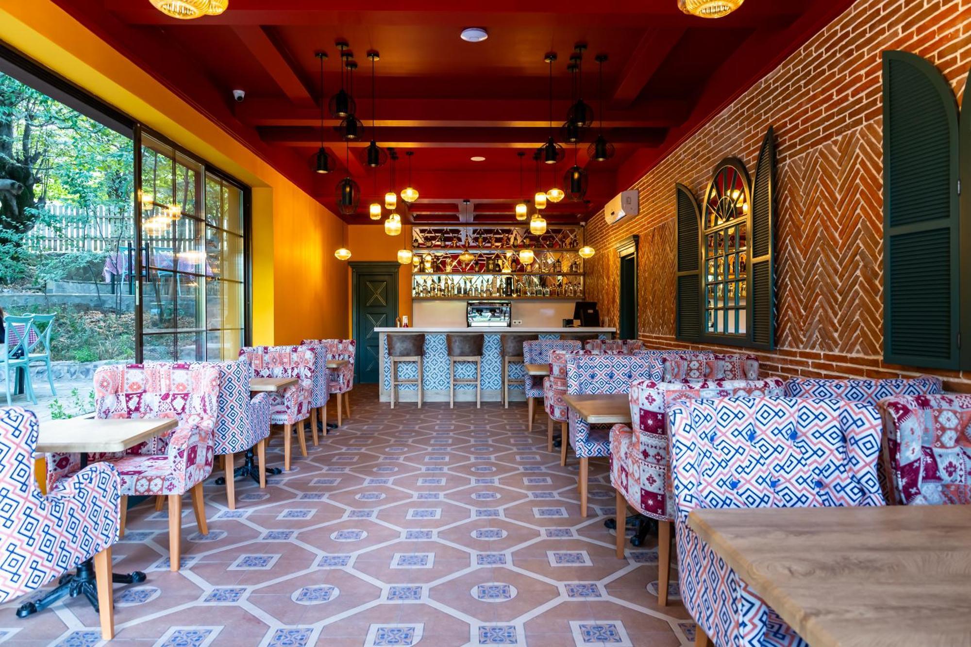 Macara Lake Park Quba Exterior photo Interior of the restaurant